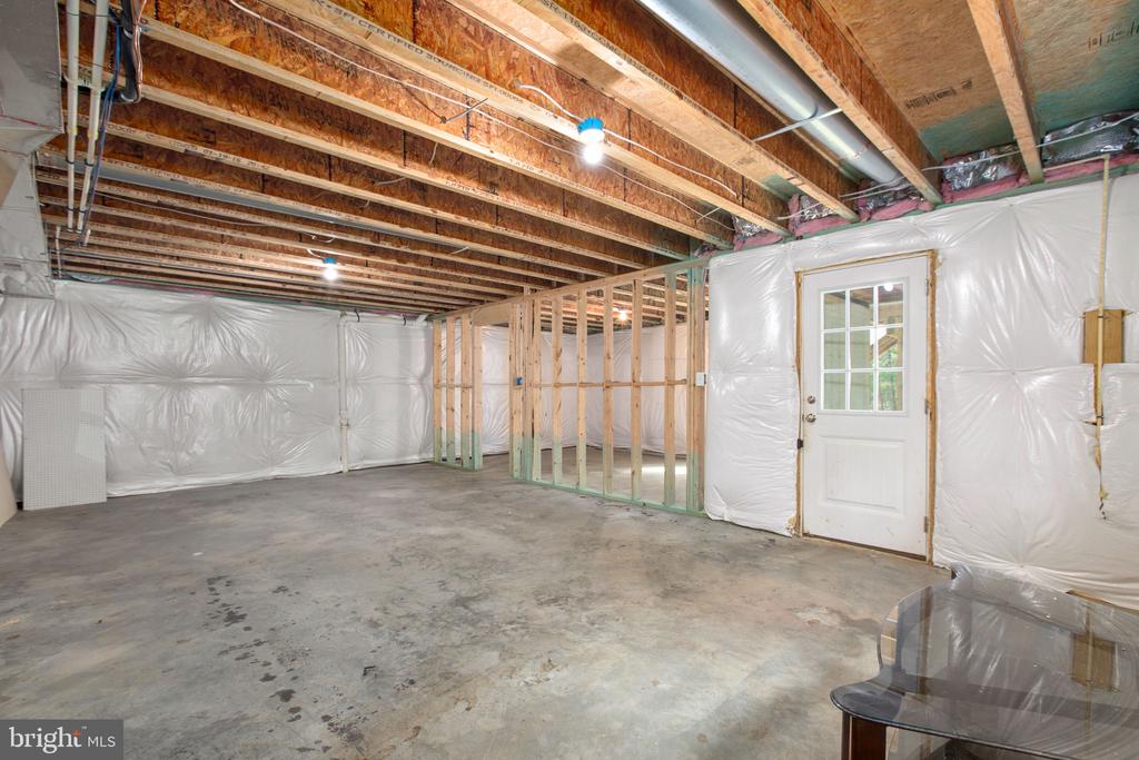 2518 REGENCY DR, FREDERICKSBURG, Virginia 22408, 4 Bedrooms Bedrooms, ,2 BathroomsBathrooms,Residential,2518 REGENCY DR,VASP2040568 MLS # VASP2040568