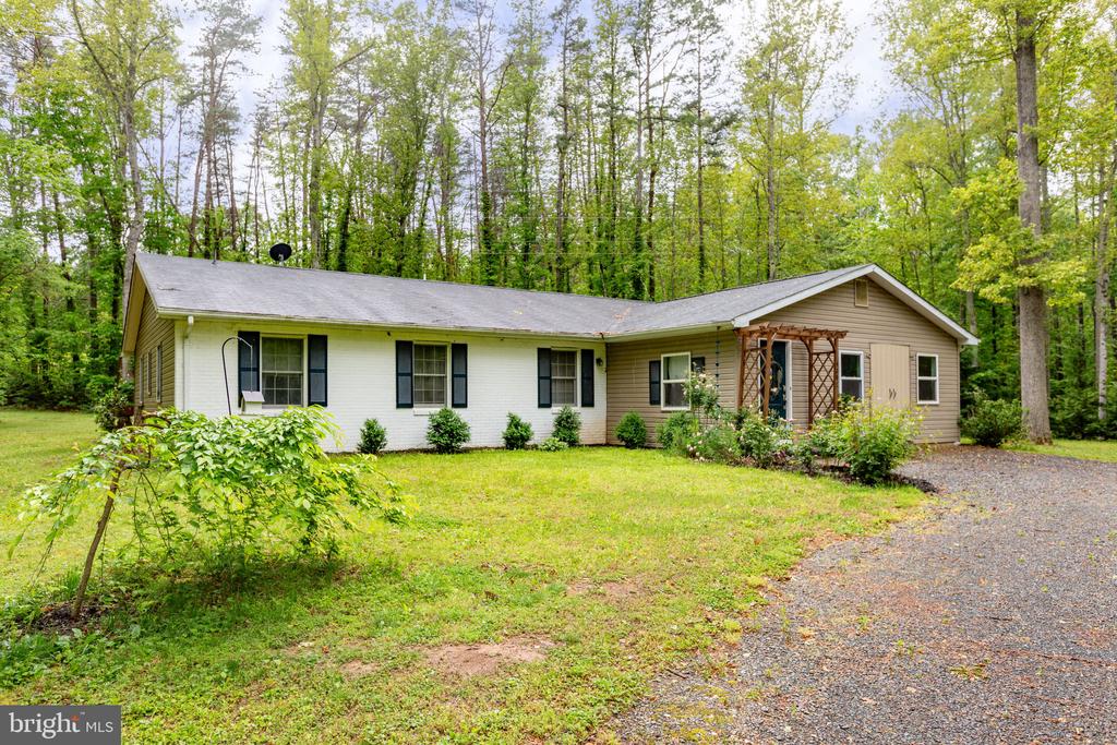 4281 BEAR BUG LN, BEALETON, Virginia 22712, 3 Bedrooms Bedrooms, ,2 BathroomsBathrooms,Residential,4281 BEAR BUG LN,VAFQ2021838 MLS # VAFQ2021838