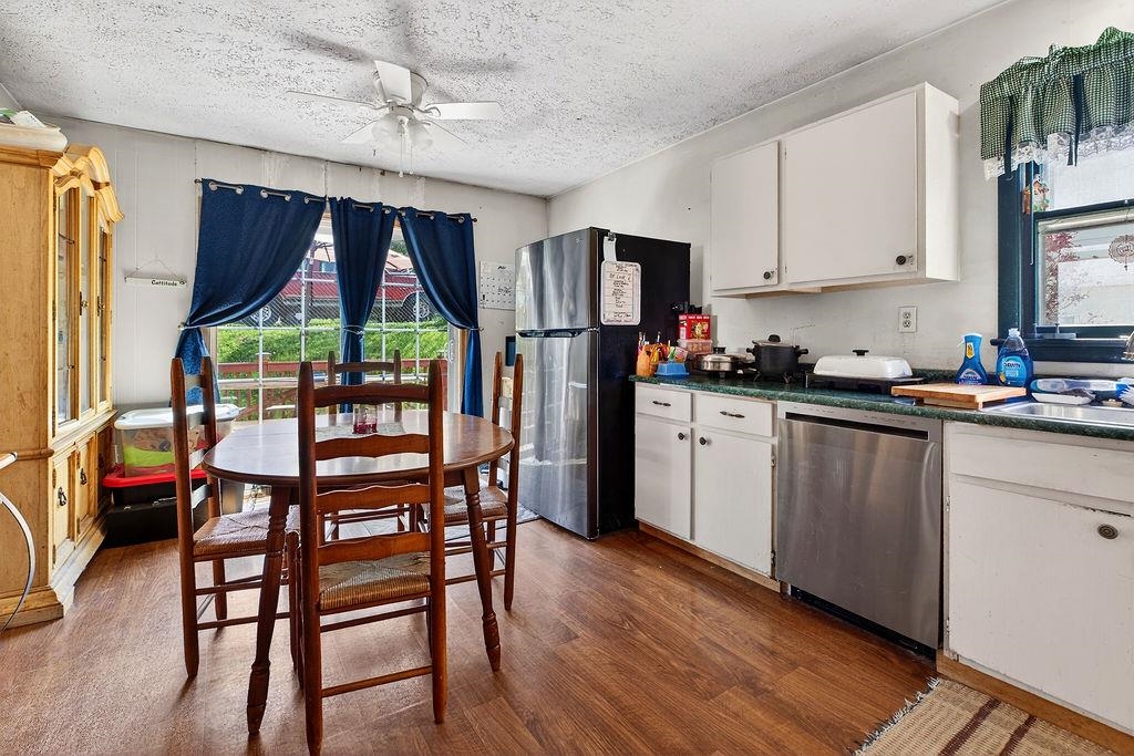 203 HALL ST, STAUNTON, Virginia 24401, 4 Bedrooms Bedrooms, ,1 BathroomBathrooms,Residential,203 HALL ST,676946 MLS # 676946