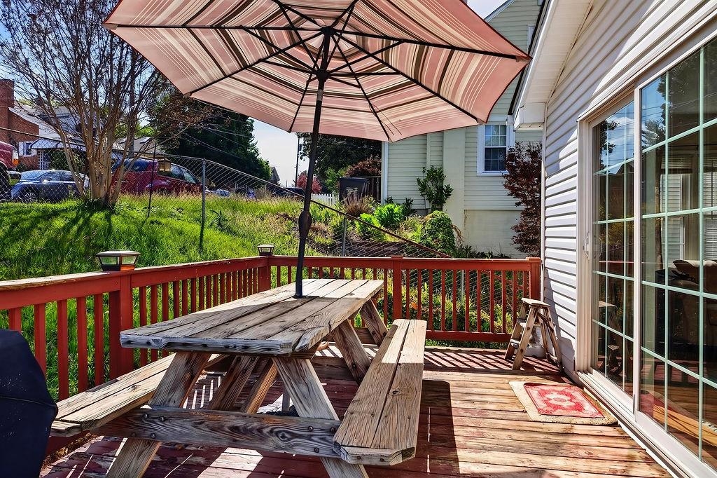 203 HALL ST, STAUNTON, Virginia 24401, 4 Bedrooms Bedrooms, ,1 BathroomBathrooms,Residential,203 HALL ST,676946 MLS # 676946