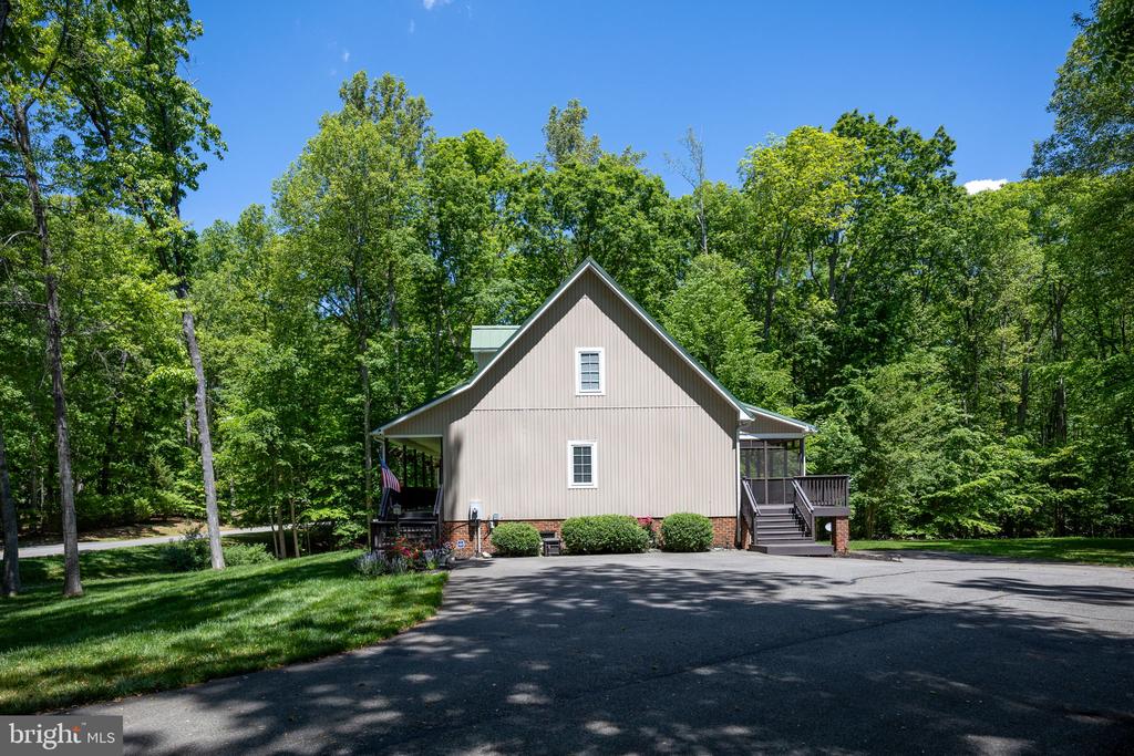 197 OAKLEIGH LN, BUMPASS, Virginia 23024, 5 Bedrooms Bedrooms, ,3 BathroomsBathrooms,Residential,197 OAKLEIGH LN,VALA2009726 MLS # VALA2009726
