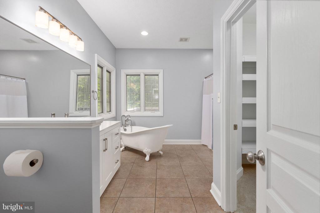 197 OAKLEIGH LN, BUMPASS, Virginia 23024, 5 Bedrooms Bedrooms, ,3 BathroomsBathrooms,Residential,197 OAKLEIGH LN,VALA2009726 MLS # VALA2009726
