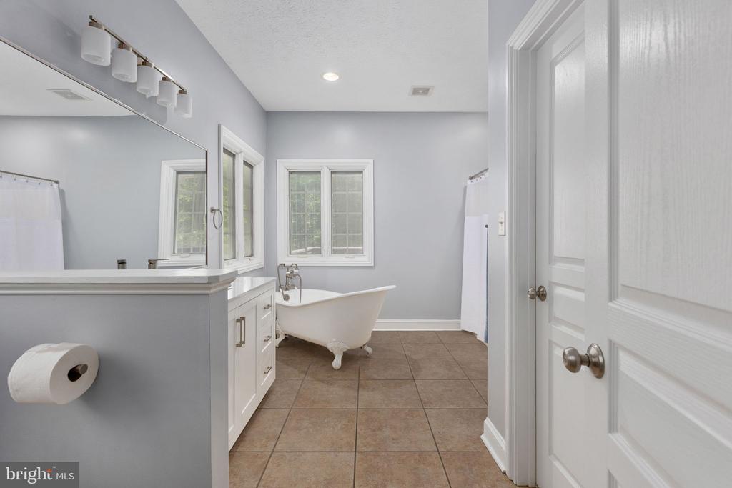 197 OAKLEIGH LN, BUMPASS, Virginia 23024, 5 Bedrooms Bedrooms, ,3 BathroomsBathrooms,Residential,197 OAKLEIGH LN,VALA2009726 MLS # VALA2009726