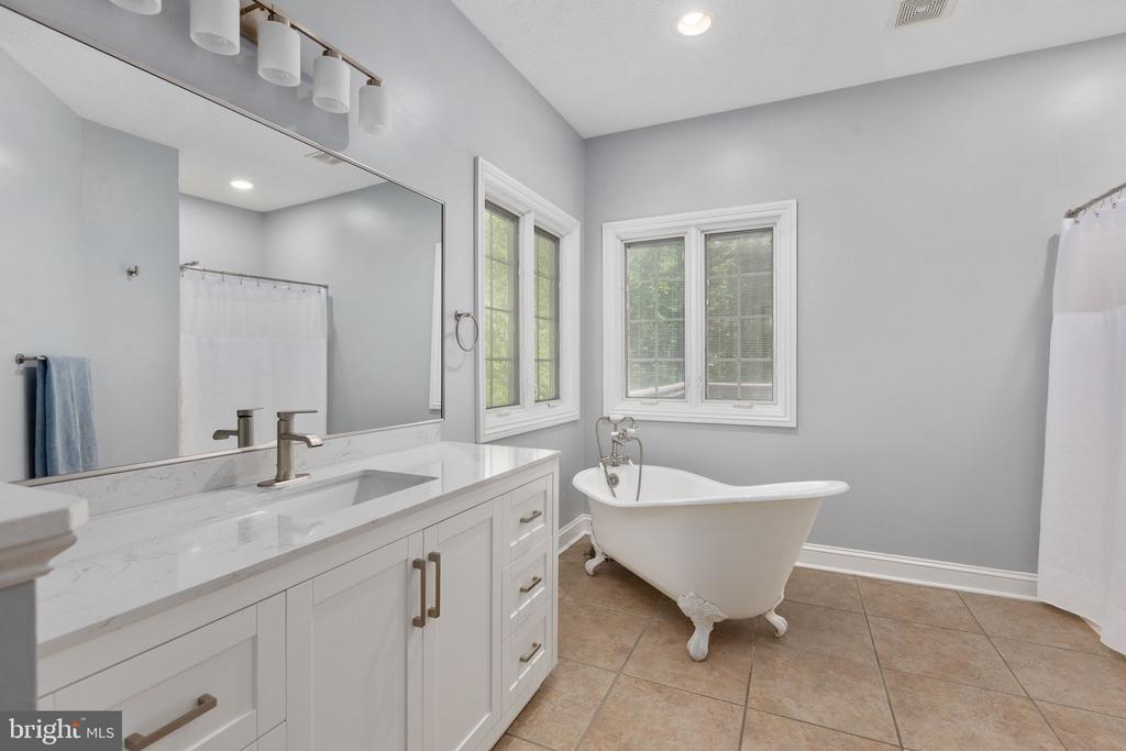 197 OAKLEIGH LN, BUMPASS, Virginia 23024, 5 Bedrooms Bedrooms, ,3 BathroomsBathrooms,Residential,197 OAKLEIGH LN,VALA2009726 MLS # VALA2009726