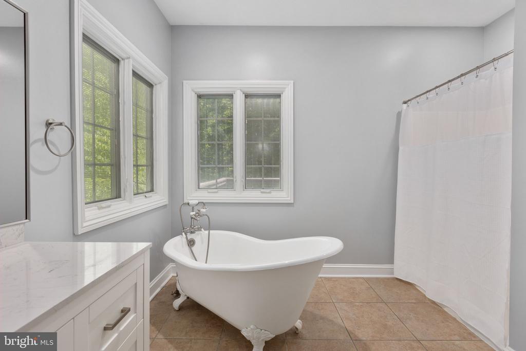197 OAKLEIGH LN, BUMPASS, Virginia 23024, 5 Bedrooms Bedrooms, ,3 BathroomsBathrooms,Residential,197 OAKLEIGH LN,VALA2009726 MLS # VALA2009726