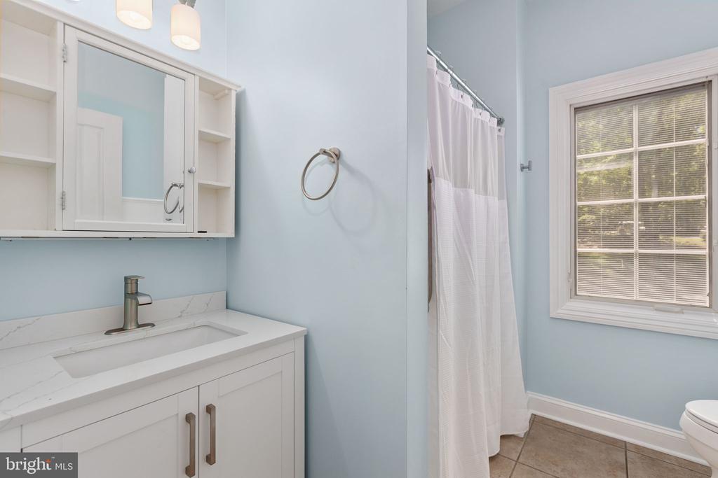 197 OAKLEIGH LN, BUMPASS, Virginia 23024, 5 Bedrooms Bedrooms, ,3 BathroomsBathrooms,Residential,197 OAKLEIGH LN,VALA2009726 MLS # VALA2009726