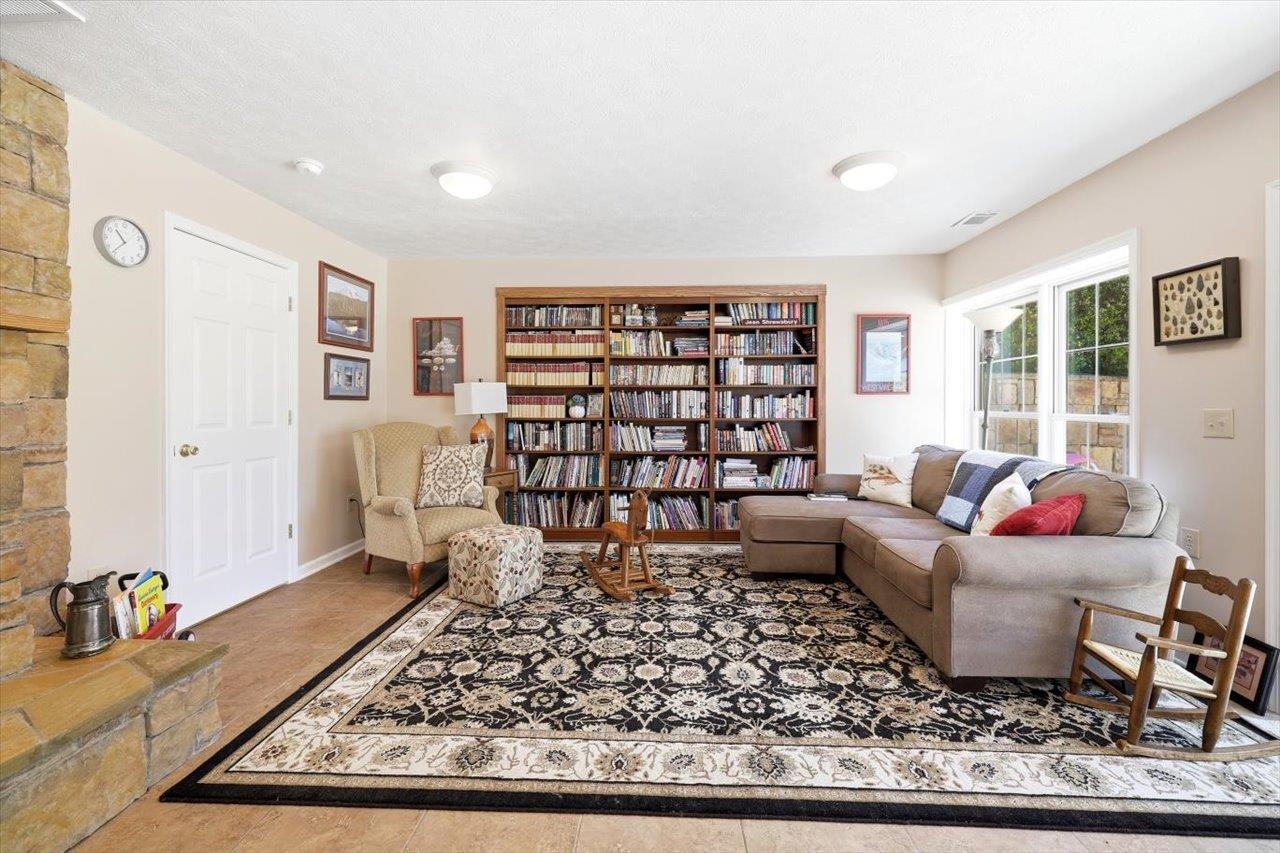 194 DEEP MEADOW DR, FISHERSVILLE, Virginia 22939, 4 Bedrooms Bedrooms, ,3 BathroomsBathrooms,Residential,194 DEEP MEADOW DR,676956 MLS # 676956