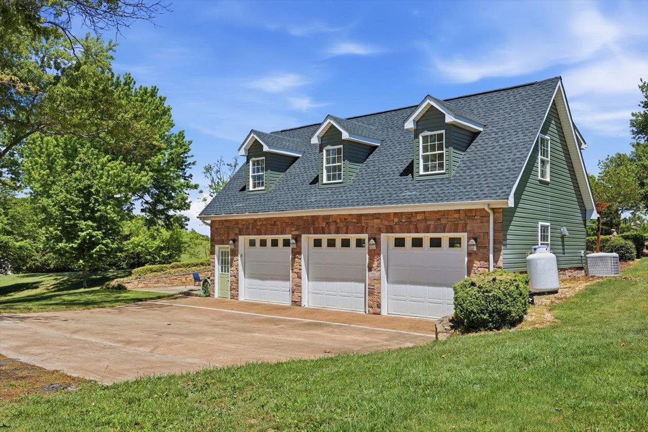 194 DEEP MEADOW DR, FISHERSVILLE, Virginia 22939, 4 Bedrooms Bedrooms, ,3 BathroomsBathrooms,Residential,194 DEEP MEADOW DR,676956 MLS # 676956