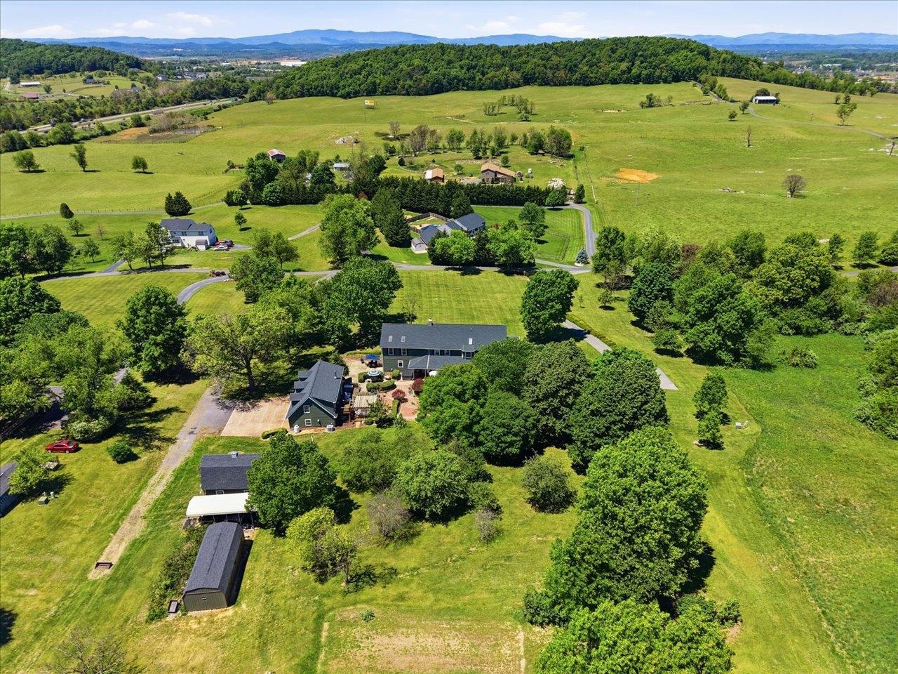 194 DEEP MEADOW DR, FISHERSVILLE, Virginia 22939, 4 Bedrooms Bedrooms, ,3 BathroomsBathrooms,Residential,194 DEEP MEADOW DR,676956 MLS # 676956