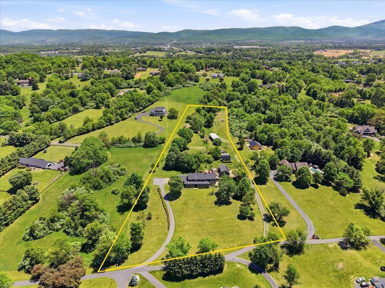194 DEEP MEADOW DR, FISHERSVILLE, Virginia 22939, 4 Bedrooms Bedrooms, ,3 BathroomsBathrooms,Residential,194 DEEP MEADOW DR,676956 MLS # 676956