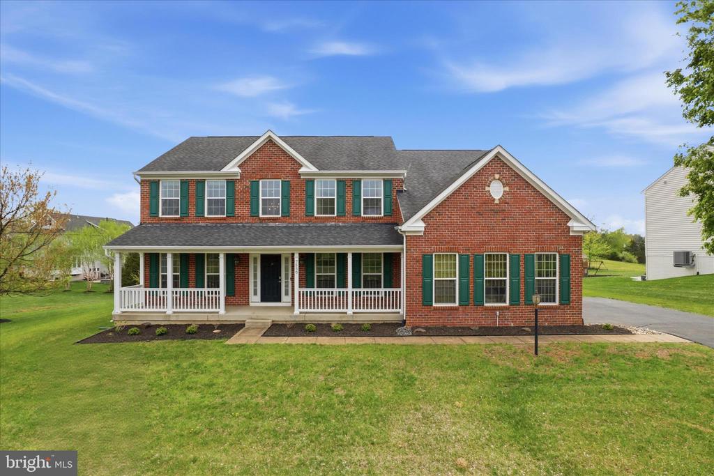 7550 EDINGTON DR, WARRENTON, Virginia 20187, 4 Bedrooms Bedrooms, ,3 BathroomsBathrooms,Residential,7550 EDINGTON DR,VAFQ2021090 MLS # VAFQ2021090