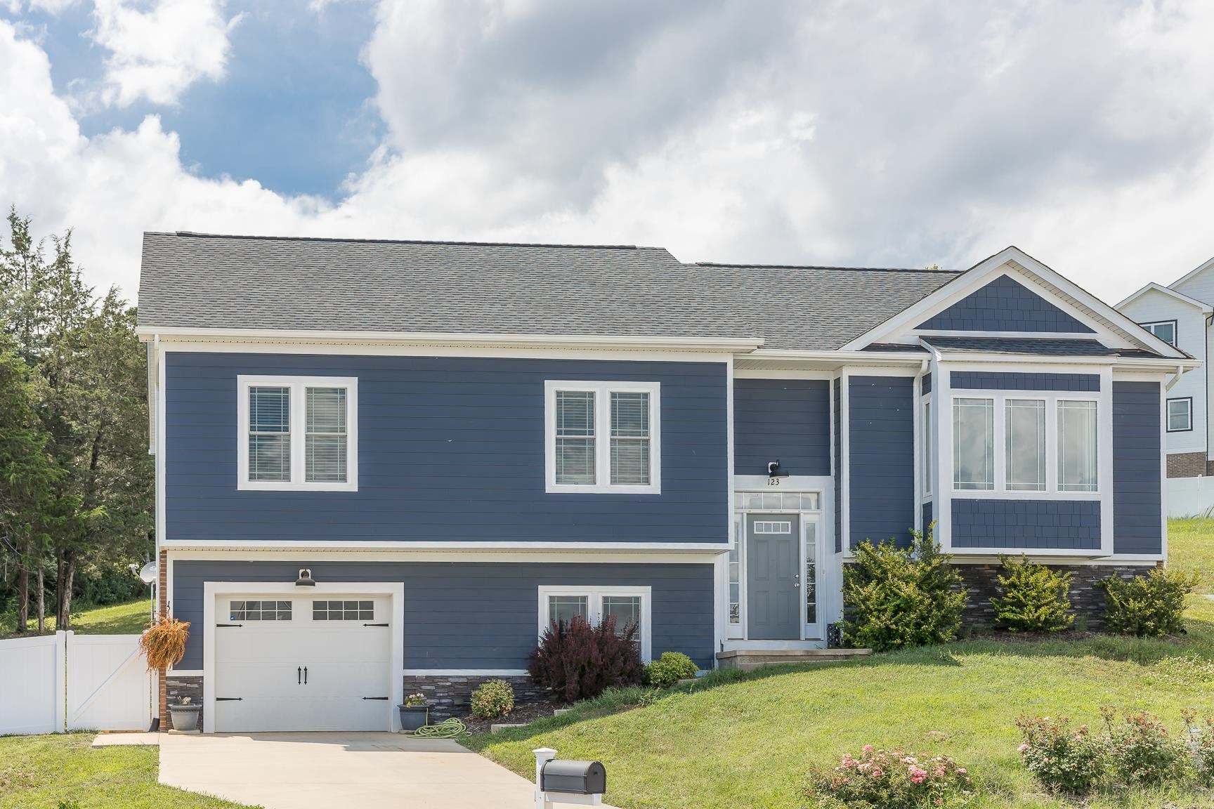 123 BEAUREGARD DR, STAUNTON, Virginia 24401, 3 Bedrooms Bedrooms, ,3 BathroomsBathrooms,Residential,123 BEAUREGARD DR,676958 MLS # 676958