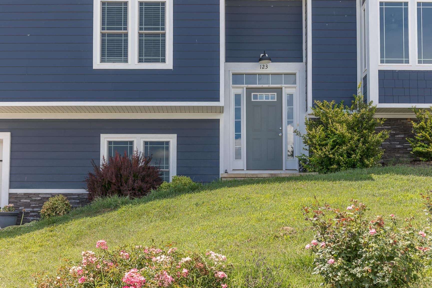 123 BEAUREGARD DR, STAUNTON, Virginia 24401, 3 Bedrooms Bedrooms, ,3 BathroomsBathrooms,Residential,123 BEAUREGARD DR,676958 MLS # 676958
