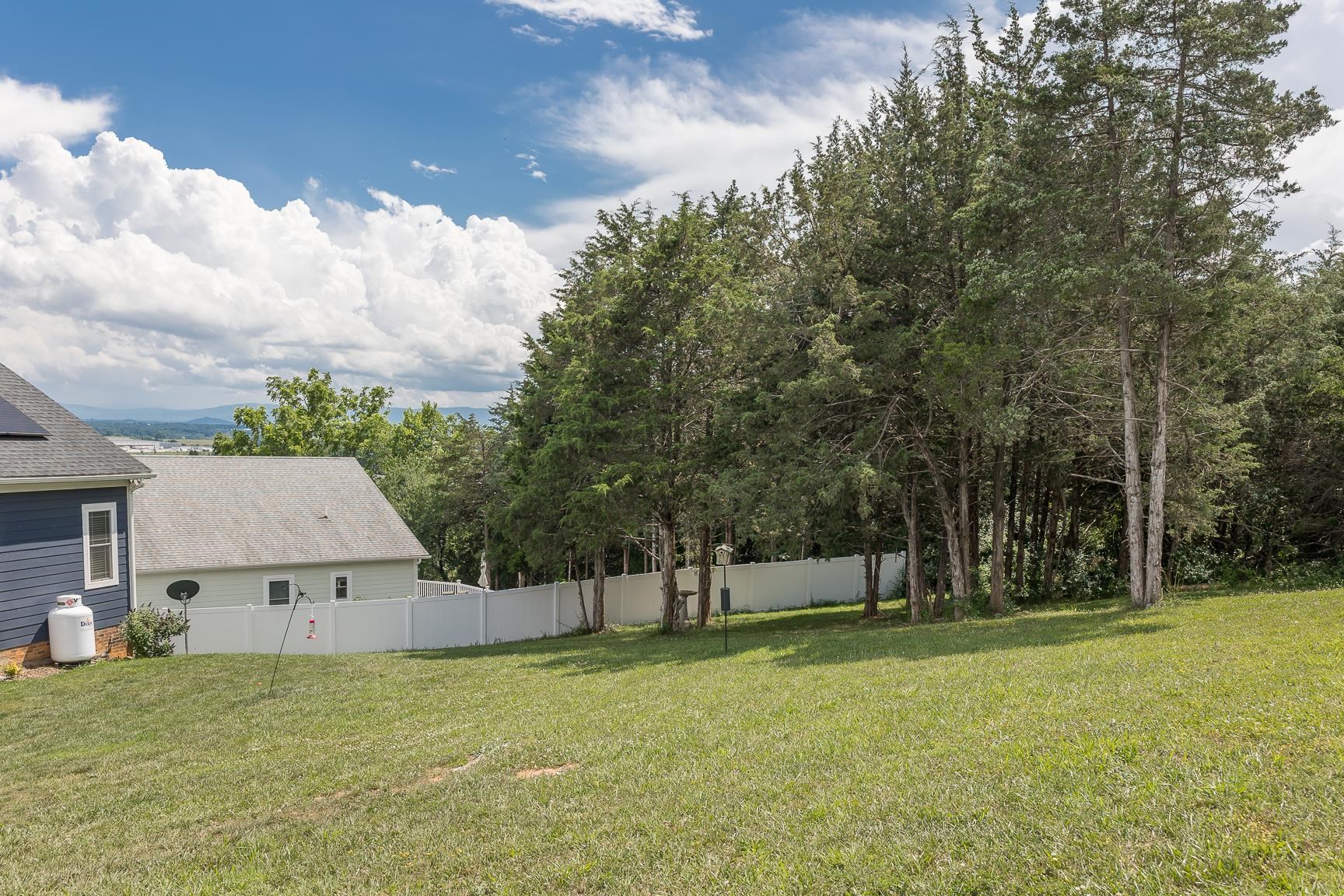 123 BEAUREGARD DR, STAUNTON, Virginia 24401, 3 Bedrooms Bedrooms, ,3 BathroomsBathrooms,Residential,123 BEAUREGARD DR,676958 MLS # 676958