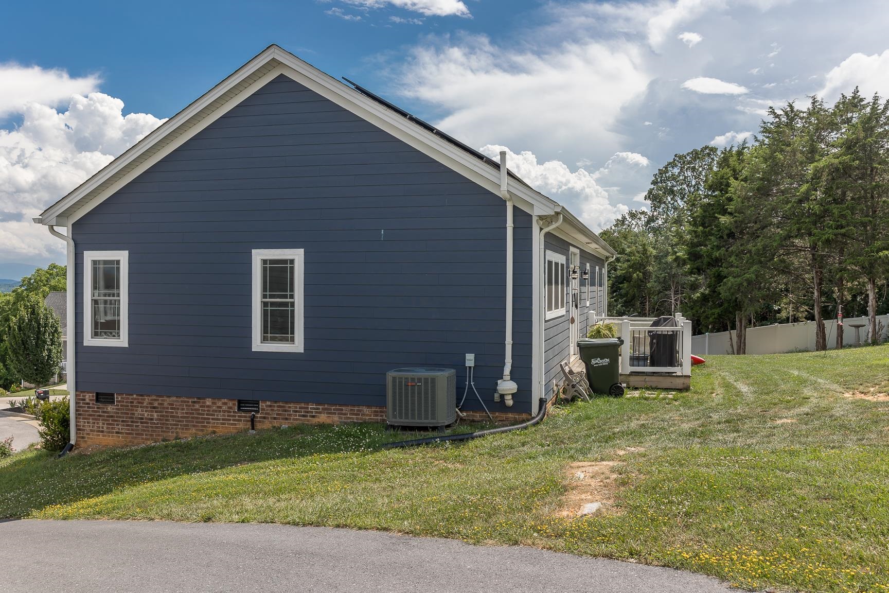 123 BEAUREGARD DR, STAUNTON, Virginia 24401, 3 Bedrooms Bedrooms, ,3 BathroomsBathrooms,Residential,123 BEAUREGARD DR,676958 MLS # 676958