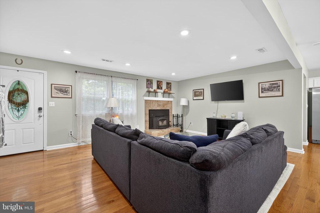 13656 POST OAK RD, SPOTSYLVANIA, Virginia 22551, 3 Bedrooms Bedrooms, ,2 BathroomsBathrooms,Residential,13656 POST OAK RD,VASP2041434 MLS # VASP2041434