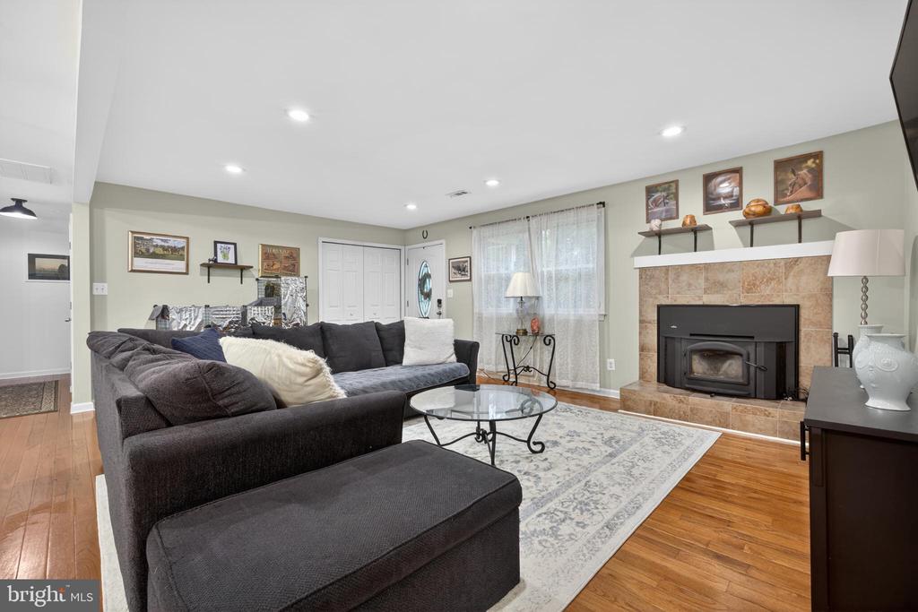 13656 POST OAK RD, SPOTSYLVANIA, Virginia 22551, 3 Bedrooms Bedrooms, ,2 BathroomsBathrooms,Residential,13656 POST OAK RD,VASP2041434 MLS # VASP2041434