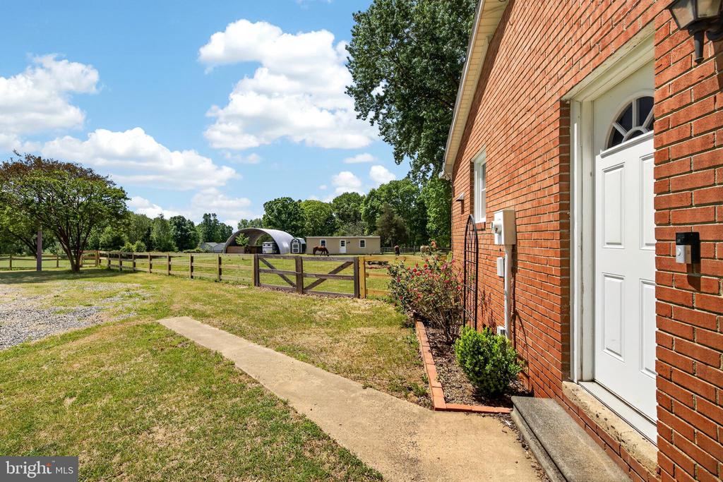 13656 POST OAK RD, SPOTSYLVANIA, Virginia 22551, 3 Bedrooms Bedrooms, ,2 BathroomsBathrooms,Residential,13656 POST OAK RD,VASP2041434 MLS # VASP2041434