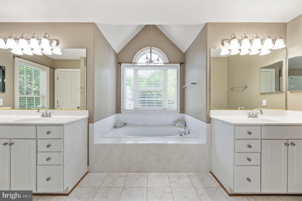12814 WILLOW POINT DR, FREDERICKSBURG, Virginia 22408, 4 Bedrooms Bedrooms, ,3 BathroomsBathrooms,Residential,12814 WILLOW POINT DR,VASP2041642 MLS # VASP2041642