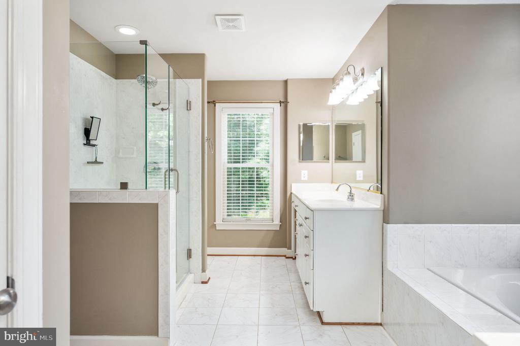 12814 WILLOW POINT DR, FREDERICKSBURG, Virginia 22408, 4 Bedrooms Bedrooms, ,3 BathroomsBathrooms,Residential,12814 WILLOW POINT DR,VASP2041642 MLS # VASP2041642