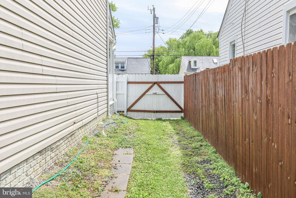 110 MOSBY ST, FREDERICKSBURG, Virginia 22408, 4 Bedrooms Bedrooms, ,2 BathroomsBathrooms,Residential,110 MOSBY ST,VASP2041716 MLS # VASP2041716