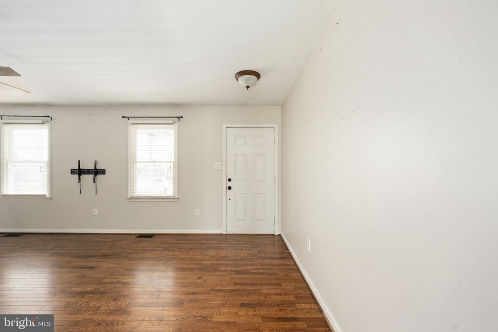 11211 WOLFE CT, BEALETON, Virginia 22712, 3 Bedrooms Bedrooms, ,2 BathroomsBathrooms,Residential,11211 WOLFE CT,VAFQ2021988 MLS # VAFQ2021988