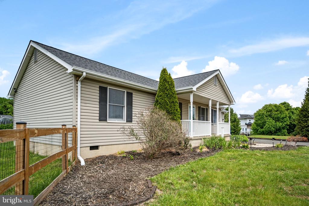 11211 WOLFE CT, BEALETON, Virginia 22712, 3 Bedrooms Bedrooms, ,2 BathroomsBathrooms,Residential,11211 WOLFE CT,VAFQ2021988 MLS # VAFQ2021988