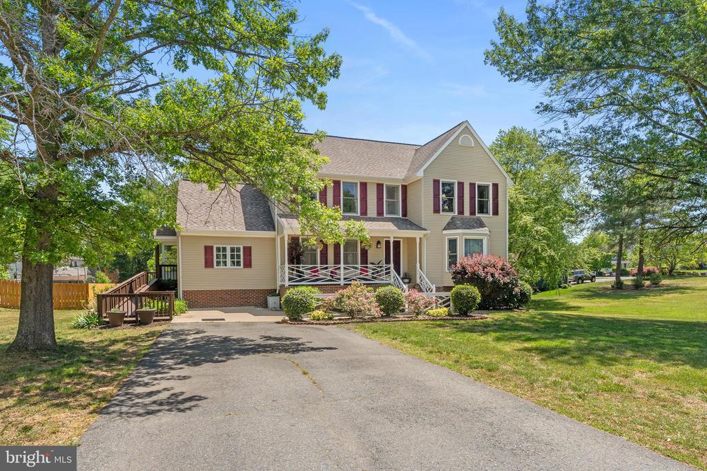 11301 BEAUCLAIRE BLVD, FREDERICKSBURG, Virginia 22408, 5 Bedrooms Bedrooms, ,3 BathroomsBathrooms,Residential,11301 BEAUCLAIRE BLVD,VASP2041678 MLS # VASP2041678