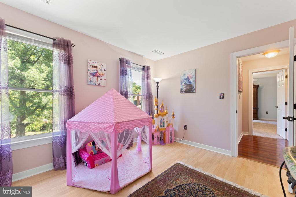 11301 BEAUCLAIRE BLVD, FREDERICKSBURG, Virginia 22408, 5 Bedrooms Bedrooms, ,3 BathroomsBathrooms,Residential,11301 BEAUCLAIRE BLVD,VASP2041678 MLS # VASP2041678