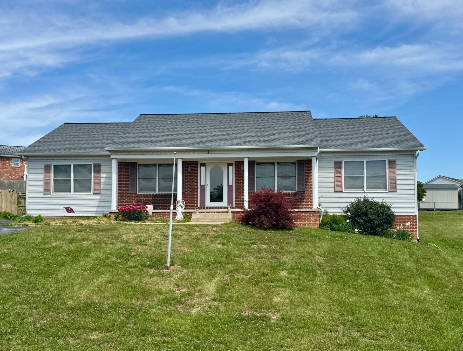 98 GRANARY RD, VERONA, Virginia 24482, 3 Bedrooms Bedrooms, ,2 BathroomsBathrooms,Residential,Spacious Ranch on Granary Rd,98 GRANARY RD,676967 MLS # 676967