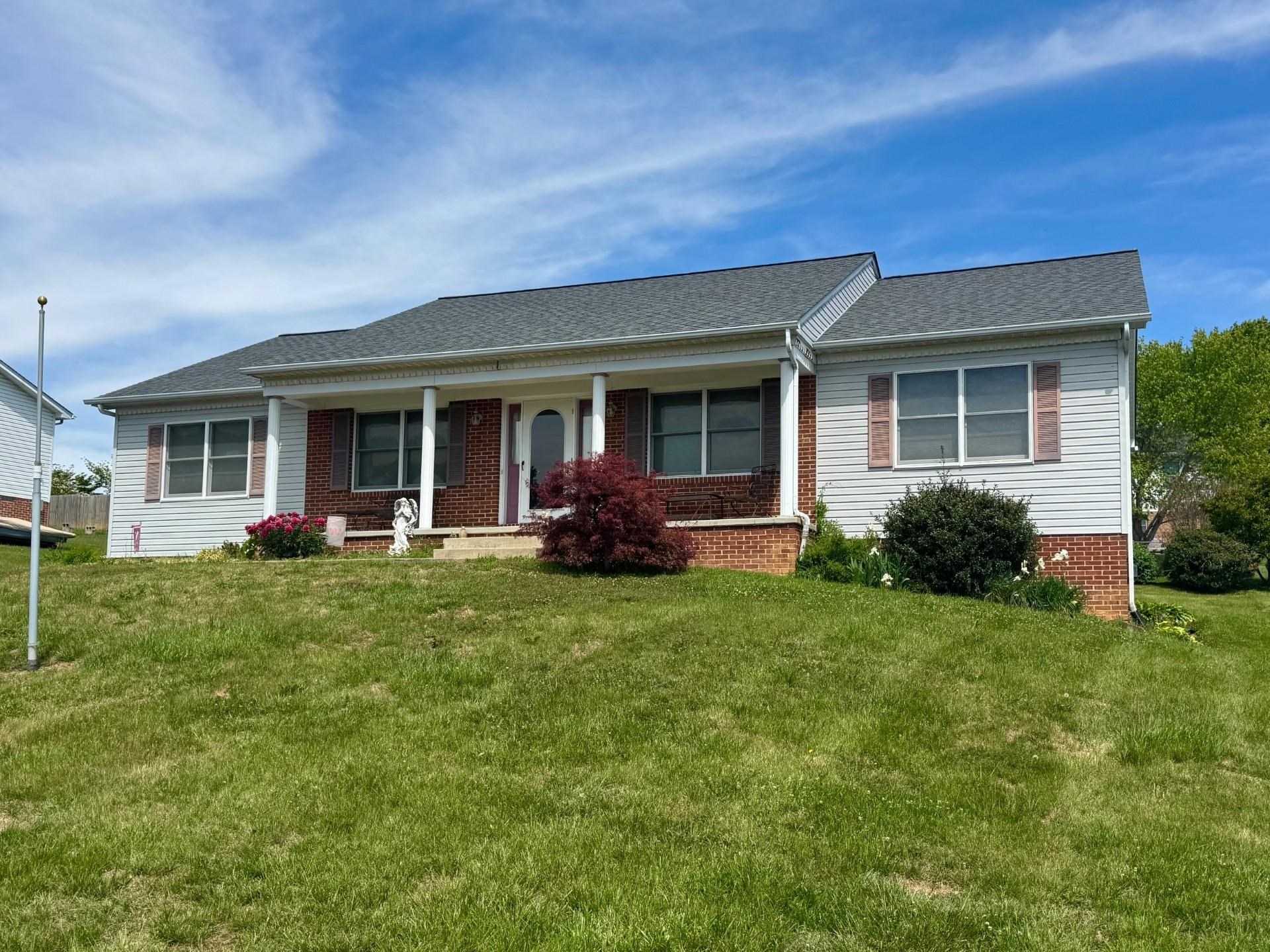 98 GRANARY RD, VERONA, Virginia 24482, 3 Bedrooms Bedrooms, ,2 BathroomsBathrooms,Residential,Spacious Ranch on Granary Rd,98 GRANARY RD,676967 MLS # 676967