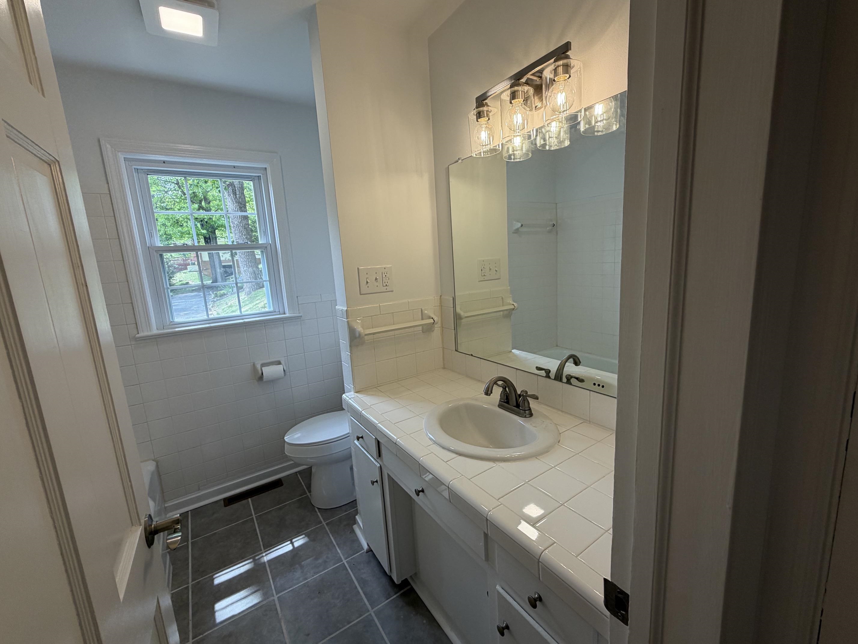 212 SKYLAND DR, STAUNTON, Virginia 24401, 3 Bedrooms Bedrooms, ,2 BathroomsBathrooms,Residential,212 SKYLAND DR,676969 MLS # 676969