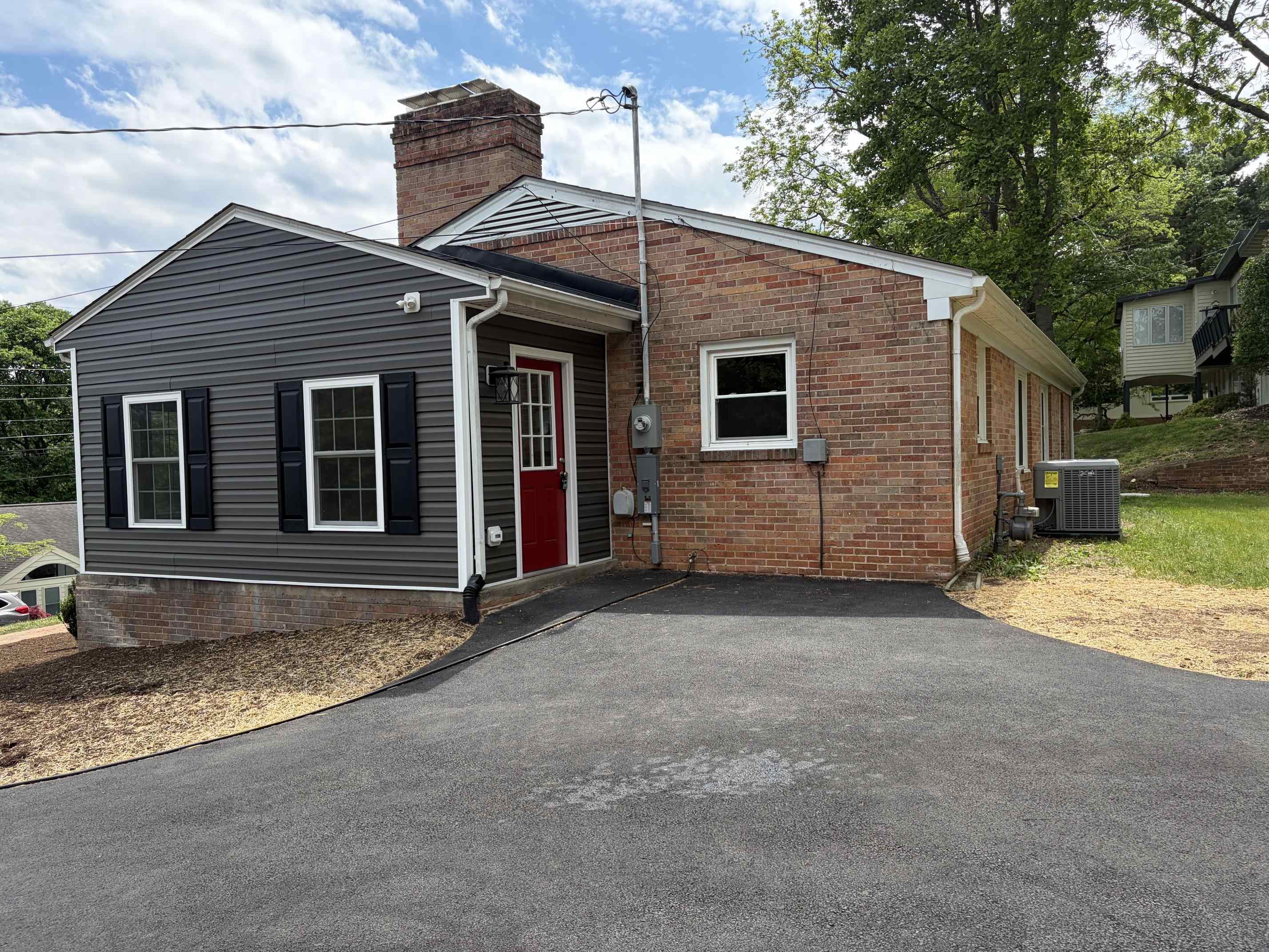 212 SKYLAND DR, STAUNTON, Virginia 24401, 3 Bedrooms Bedrooms, ,2 BathroomsBathrooms,Residential,212 SKYLAND DR,676969 MLS # 676969
