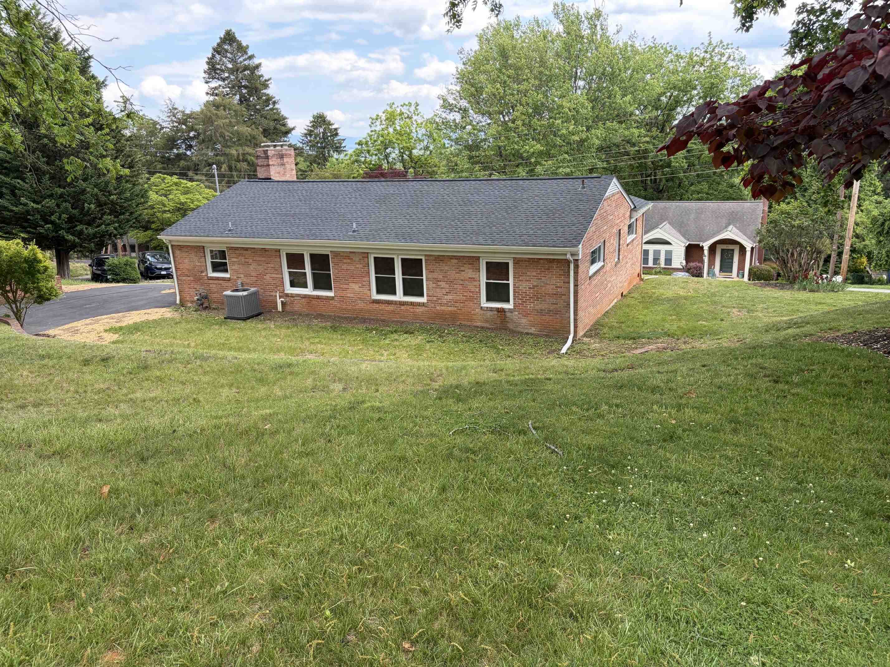 212 SKYLAND DR, STAUNTON, Virginia 24401, 3 Bedrooms Bedrooms, ,2 BathroomsBathrooms,Residential,212 SKYLAND DR,676969 MLS # 676969