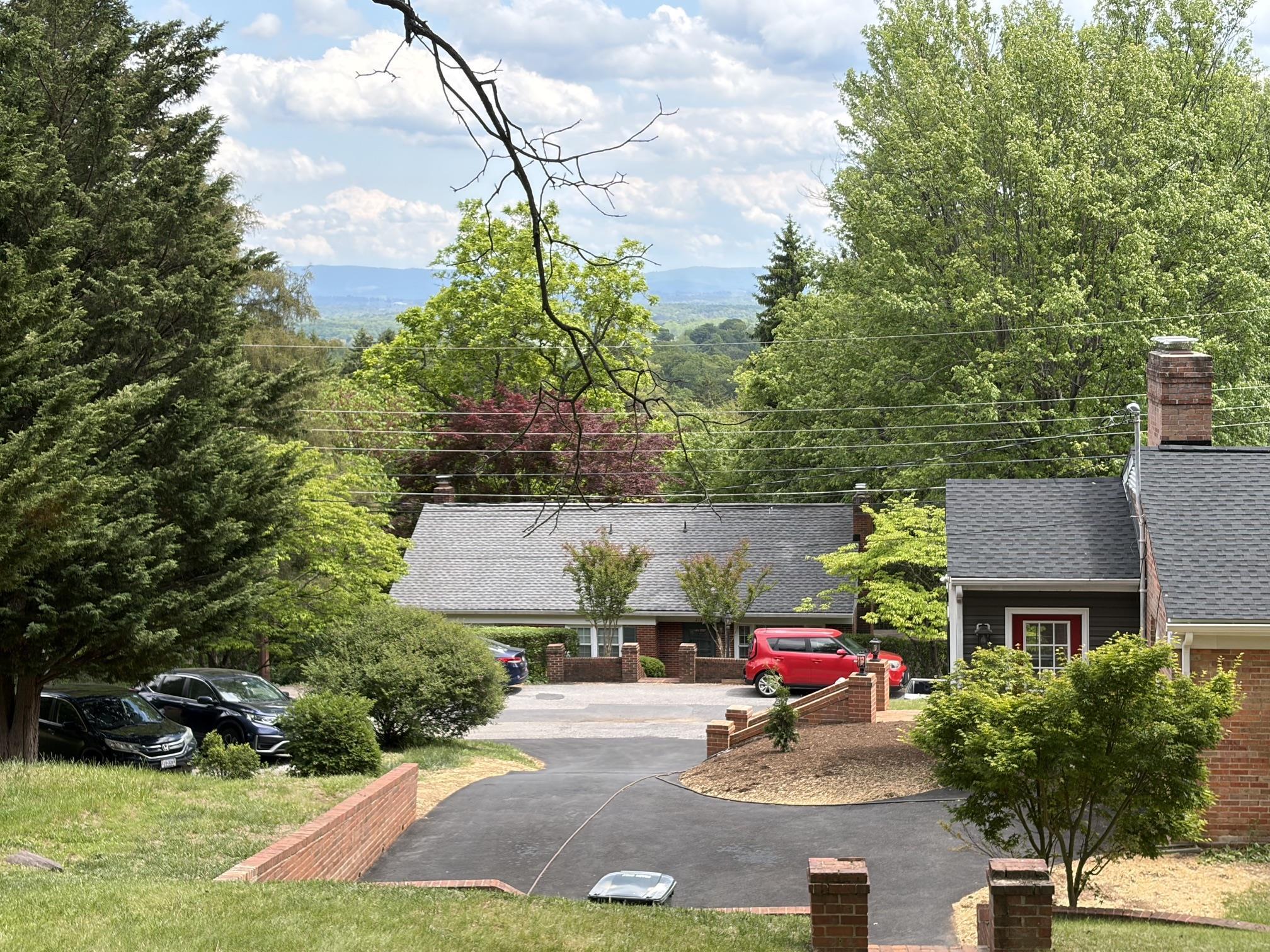 212 SKYLAND DR, STAUNTON, Virginia 24401, 3 Bedrooms Bedrooms, ,2 BathroomsBathrooms,Residential,212 SKYLAND DR,676969 MLS # 676969