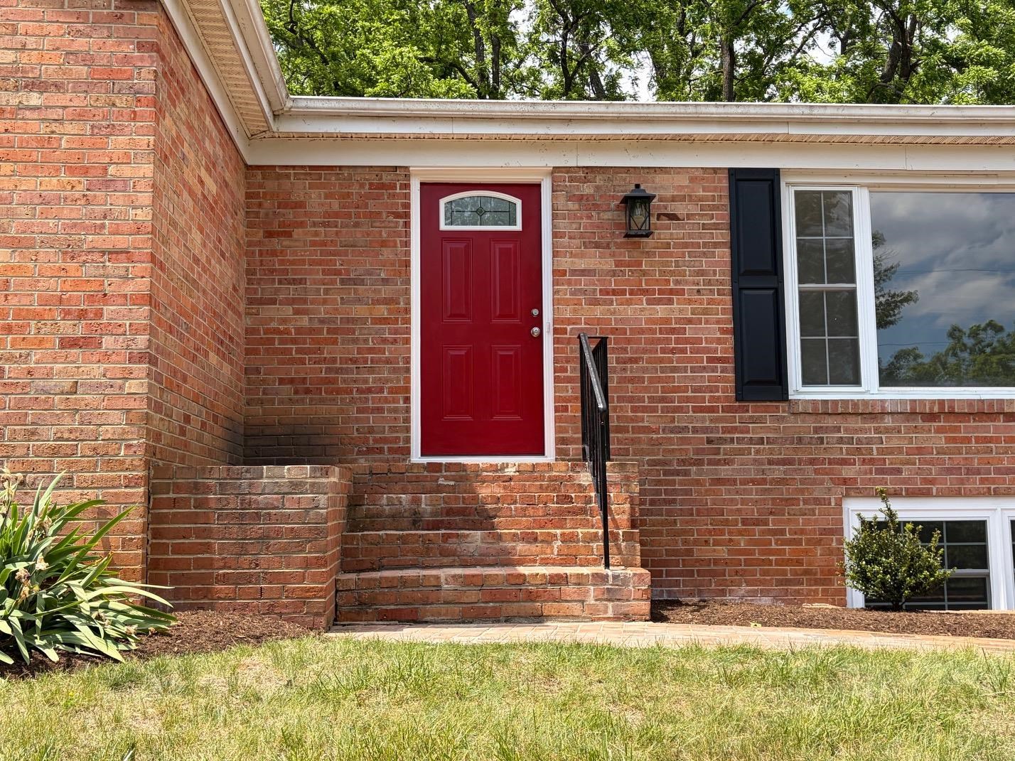 212 SKYLAND DR, STAUNTON, Virginia 24401, 3 Bedrooms Bedrooms, ,2 BathroomsBathrooms,Residential,212 SKYLAND DR,676969 MLS # 676969