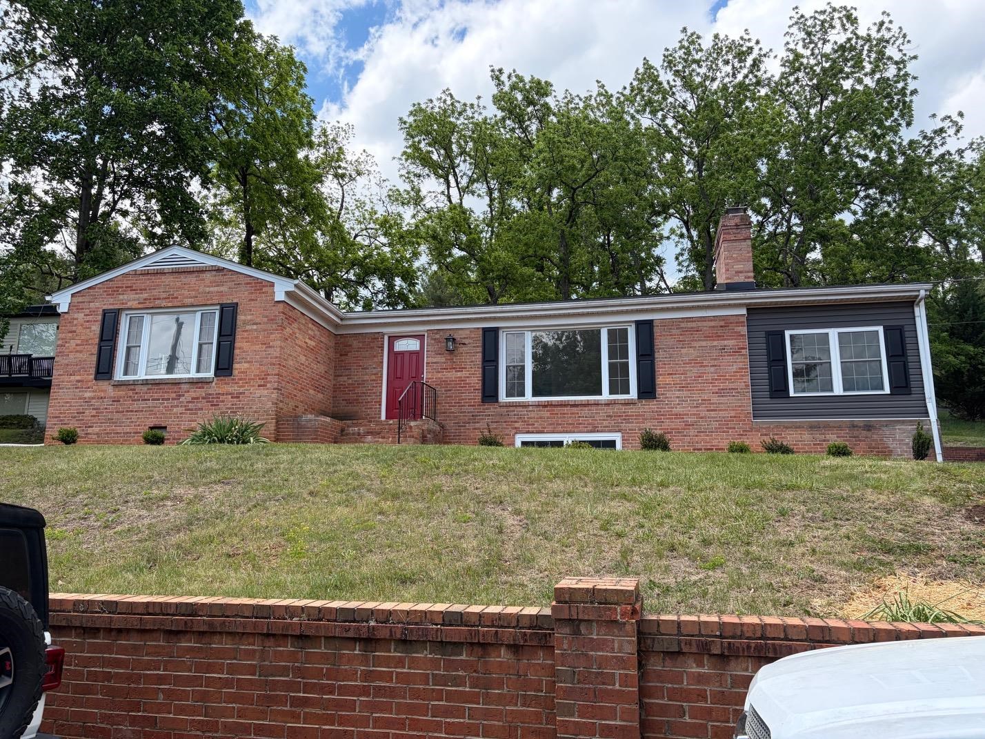 212 SKYLAND DR, STAUNTON, Virginia 24401, 3 Bedrooms Bedrooms, ,2 BathroomsBathrooms,Residential,212 SKYLAND DR,676969 MLS # 676969