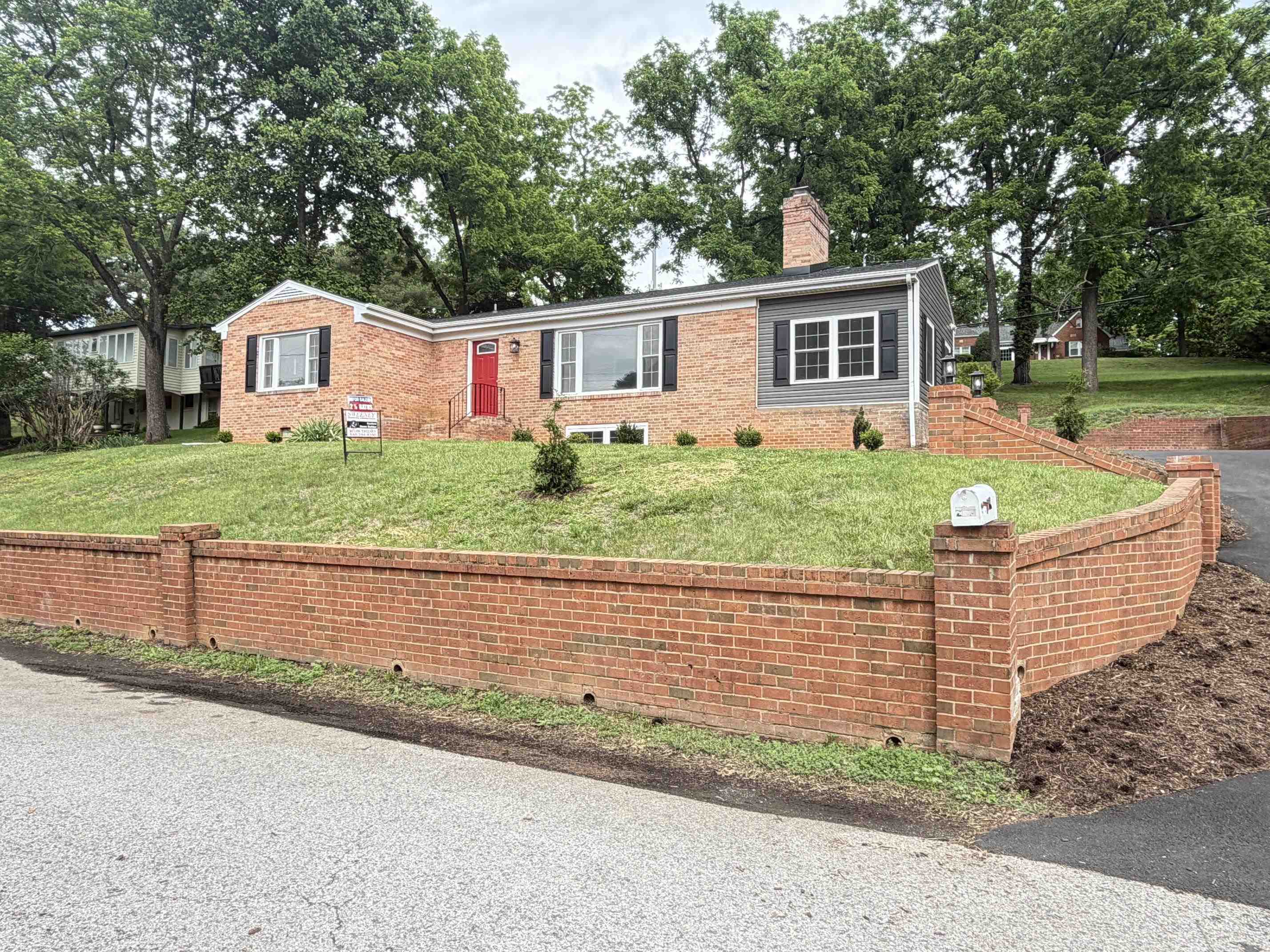 212 SKYLAND DR, STAUNTON, Virginia 24401, 3 Bedrooms Bedrooms, ,2 BathroomsBathrooms,Residential,212 SKYLAND DR,676969 MLS # 676969 212 SKYLAND DR, STAUNTON, Virginia 24401, 3 Bedrooms Bedrooms, ,2 BathroomsBathrooms,Residential,212 SKYLAND DR,676969 MLS # 676969