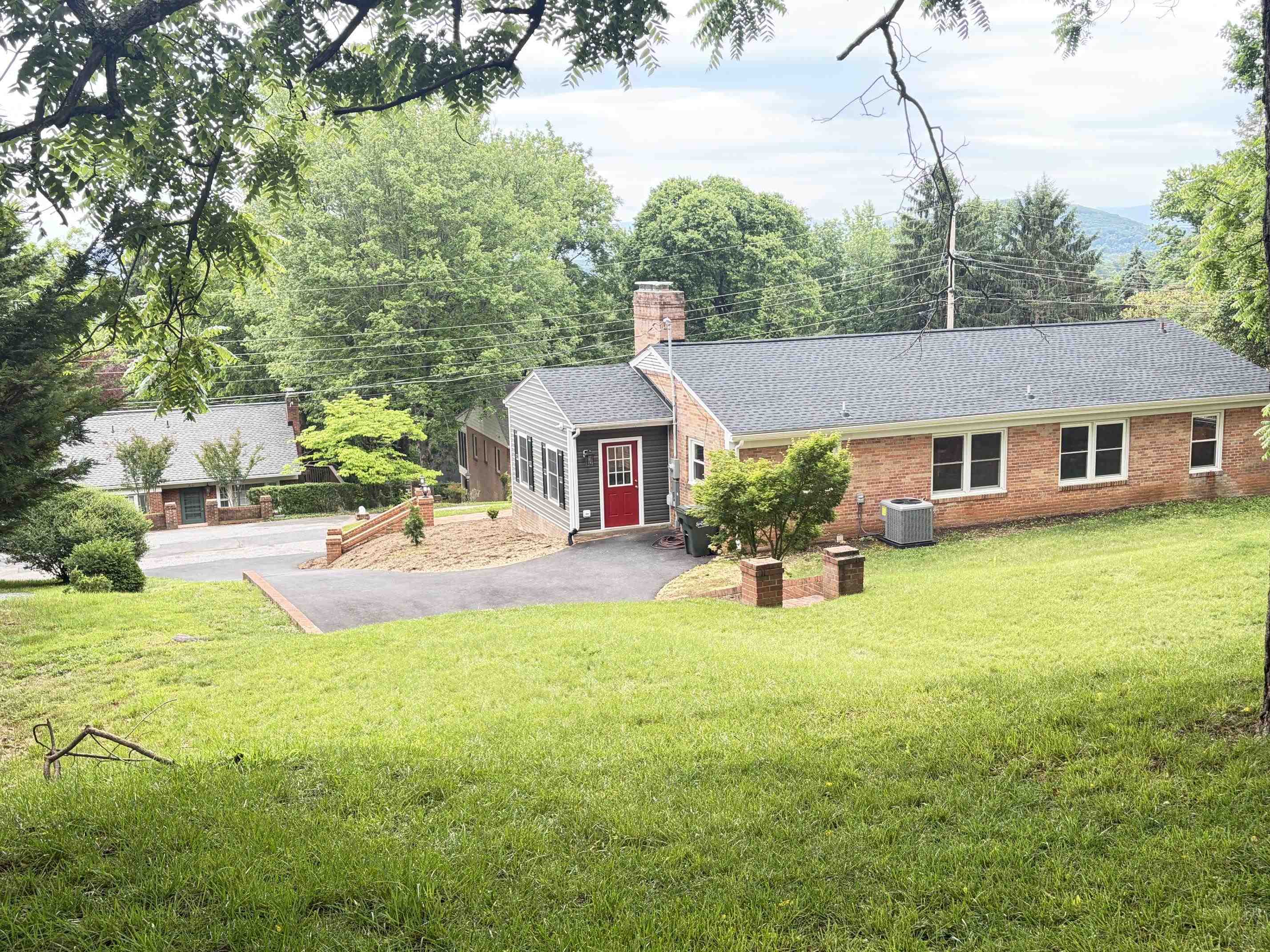 212 SKYLAND DR, STAUNTON, Virginia 24401, 3 Bedrooms Bedrooms, ,2 BathroomsBathrooms,Residential,212 SKYLAND DR,676969 MLS # 676969 212 SKYLAND DR, STAUNTON, Virginia 24401, 3 Bedrooms Bedrooms, ,2 BathroomsBathrooms,Residential,212 SKYLAND DR,676969 MLS # 676969