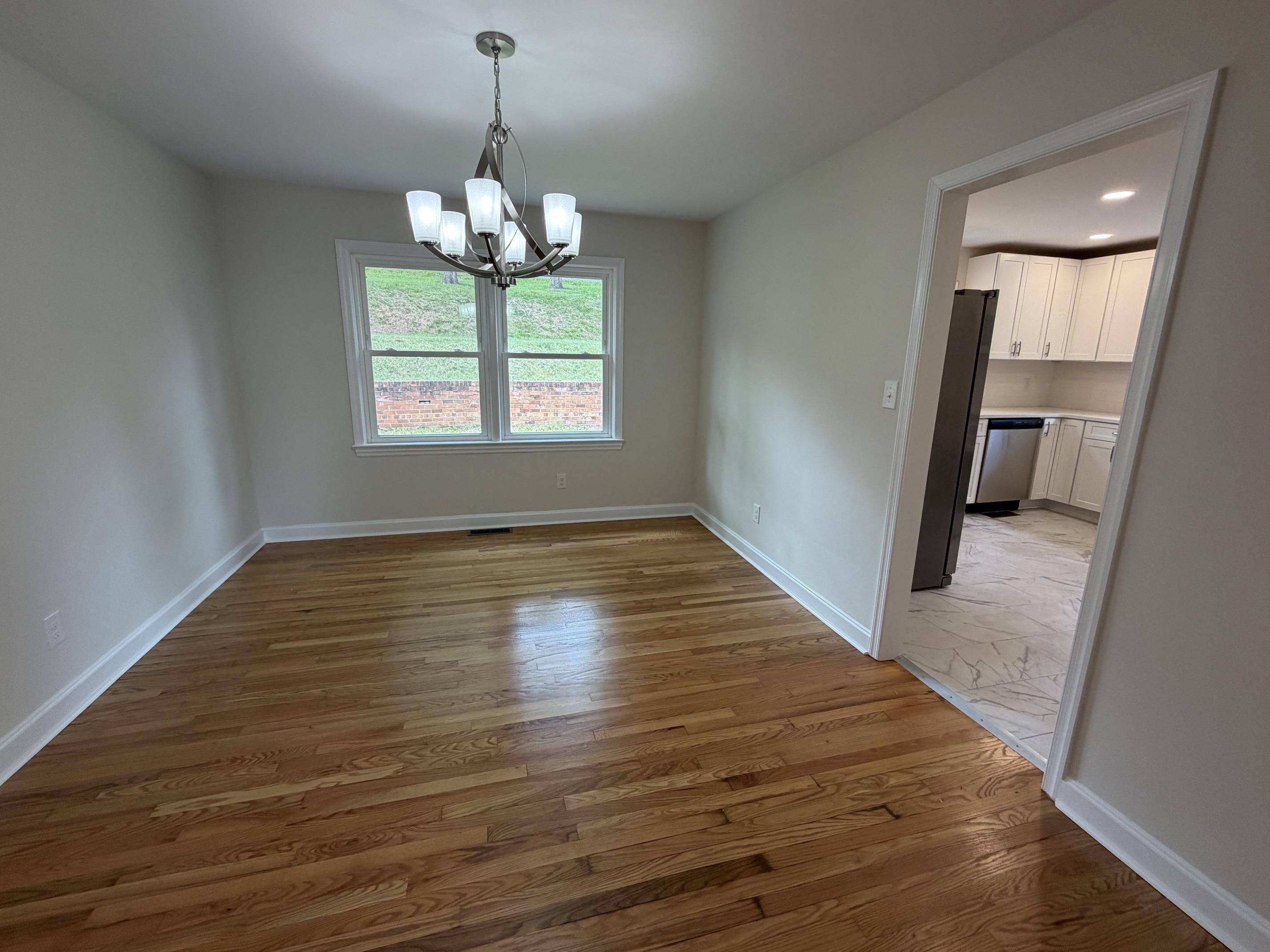 212 SKYLAND DR, STAUNTON, Virginia 24401, 3 Bedrooms Bedrooms, ,2 BathroomsBathrooms,Residential,212 SKYLAND DR,676969 MLS # 676969