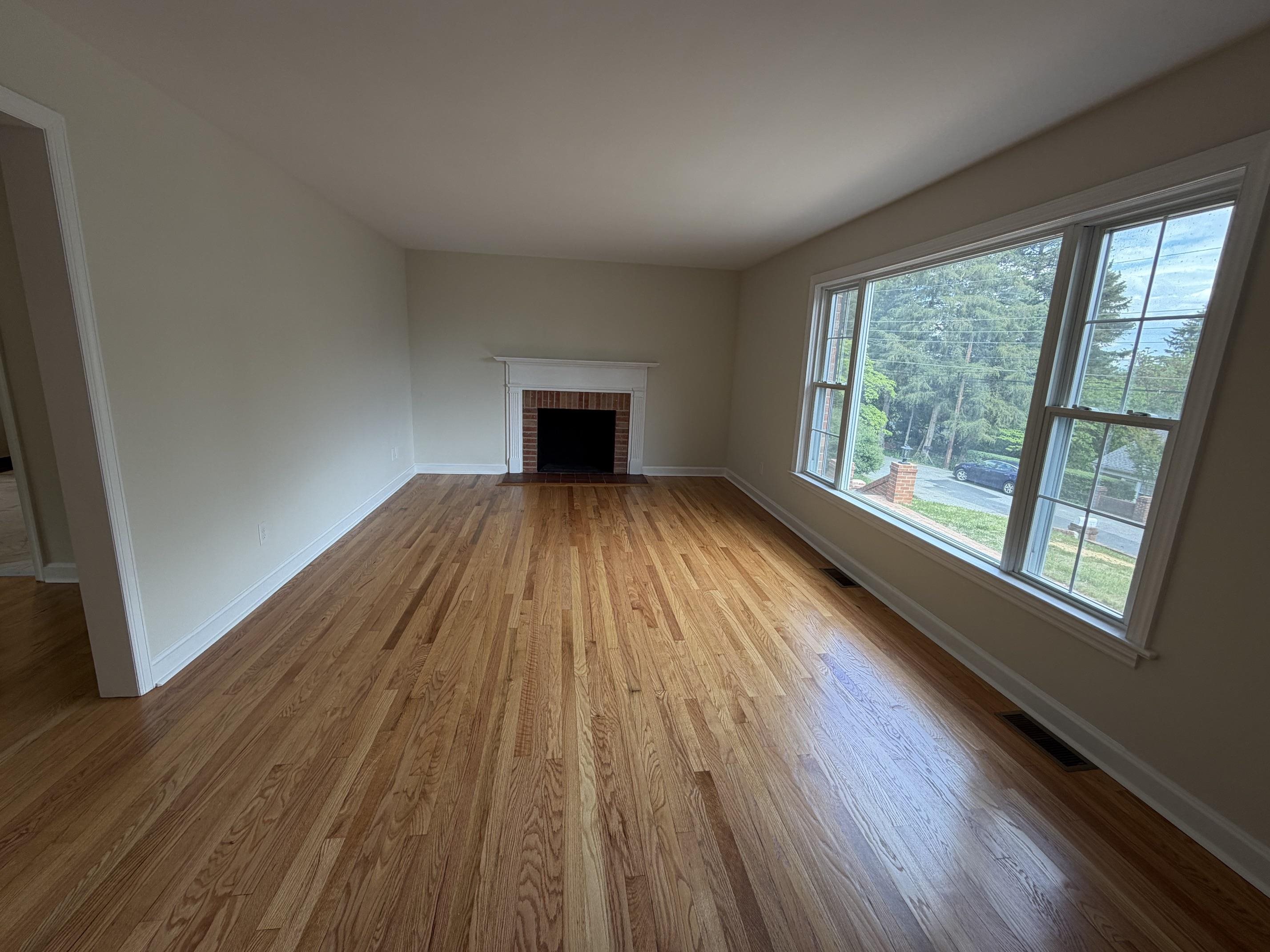 212 SKYLAND DR, STAUNTON, Virginia 24401, 3 Bedrooms Bedrooms, ,2 BathroomsBathrooms,Residential,212 SKYLAND DR,676969 MLS # 676969