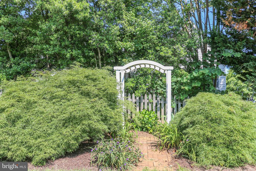 105 BROOKE DR, FREDERICKSBURG, Virginia 22408, 3 Bedrooms Bedrooms, ,2 BathroomsBathrooms,Residential,105 BROOKE DR,VASP2041818 MLS # VASP2041818