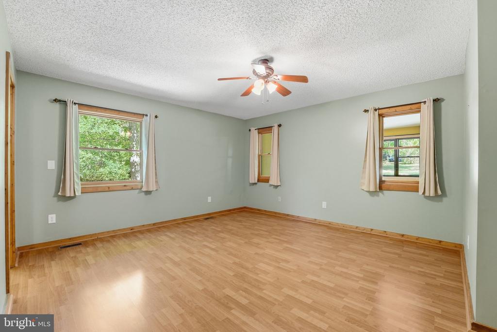 12638 WALNUT LN, CULPEPER, Virginia 22701, 4 Bedrooms Bedrooms, ,3 BathroomsBathrooms,Residential,12638 WALNUT LN,VACU2013622 MLS # VACU2013622