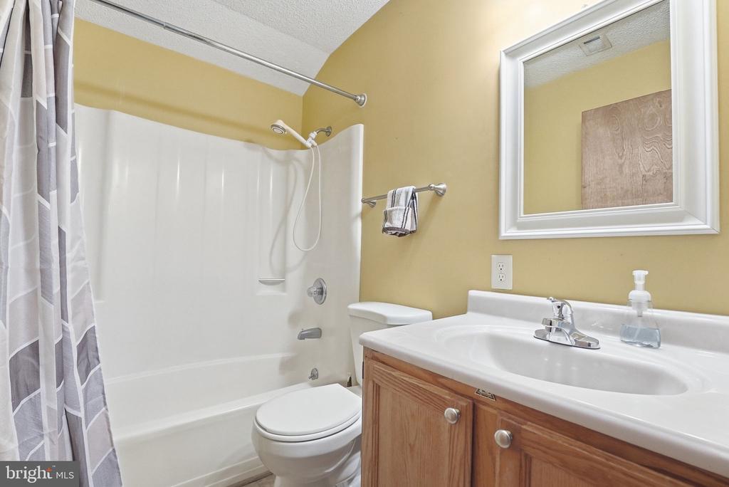 12638 WALNUT LN, CULPEPER, Virginia 22701, 4 Bedrooms Bedrooms, ,3 BathroomsBathrooms,Residential,12638 WALNUT LN,VACU2013622 MLS # VACU2013622