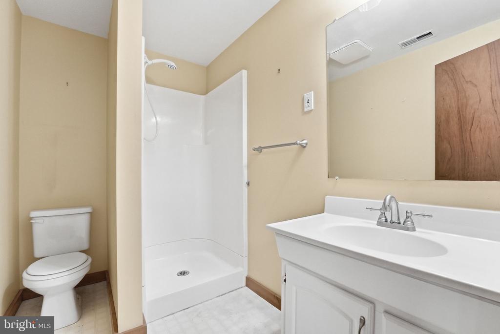 12638 WALNUT LN, CULPEPER, Virginia 22701, 4 Bedrooms Bedrooms, ,3 BathroomsBathrooms,Residential,12638 WALNUT LN,VACU2013622 MLS # VACU2013622
