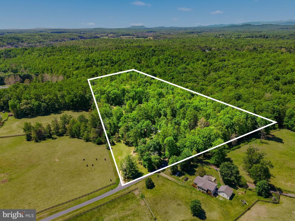 12638 WALNUT LN, CULPEPER, Virginia 22701, 4 Bedrooms Bedrooms, ,3 BathroomsBathrooms,Residential,12638 WALNUT LN,VACU2013622 MLS # VACU2013622
