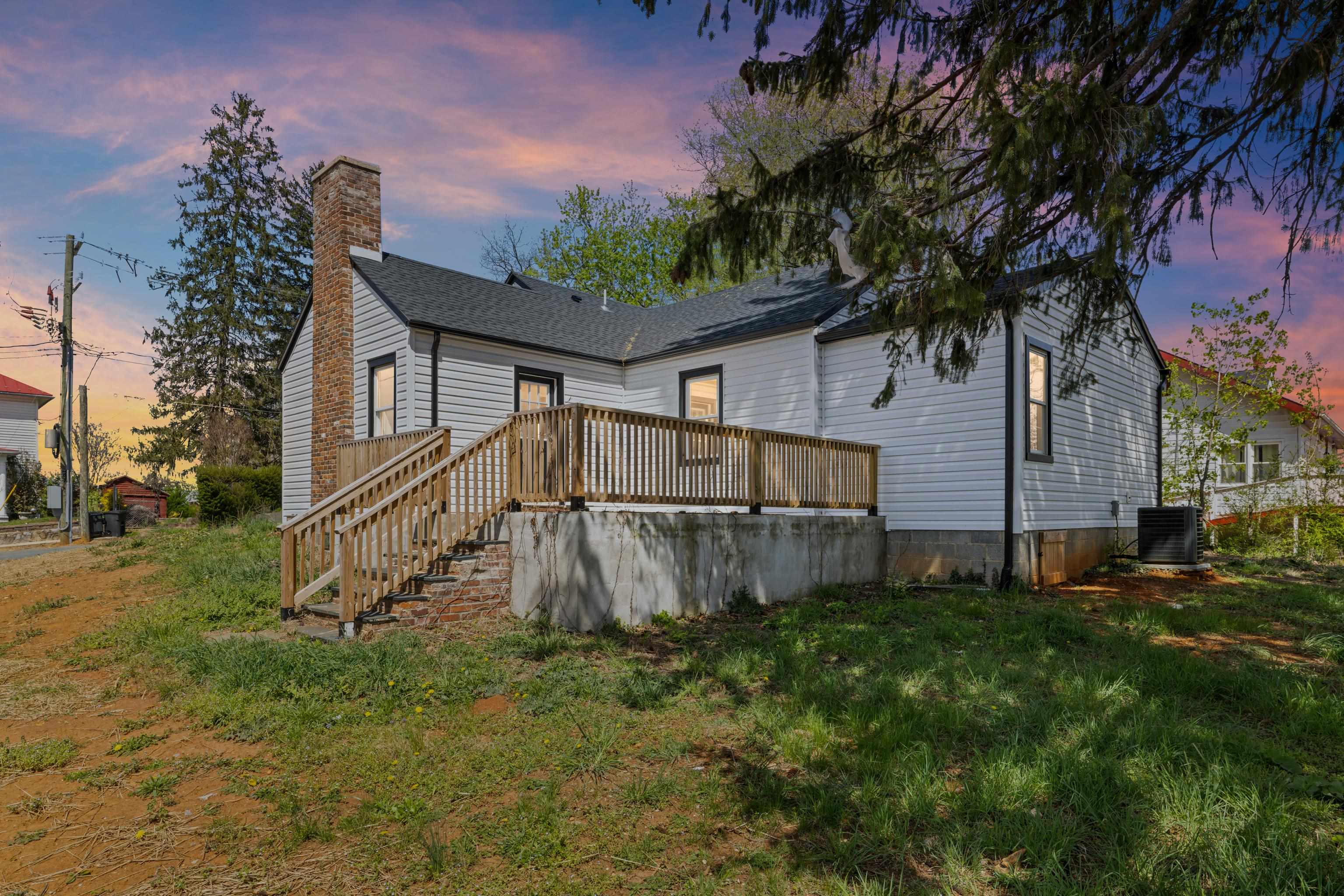 15 WEST HIGH ST, STUARTS DRAFT, Virginia 24477, 3 Bedrooms Bedrooms, ,2 BathroomsBathrooms,Residential,15 WEST HIGH ST,676980 MLS # 676980