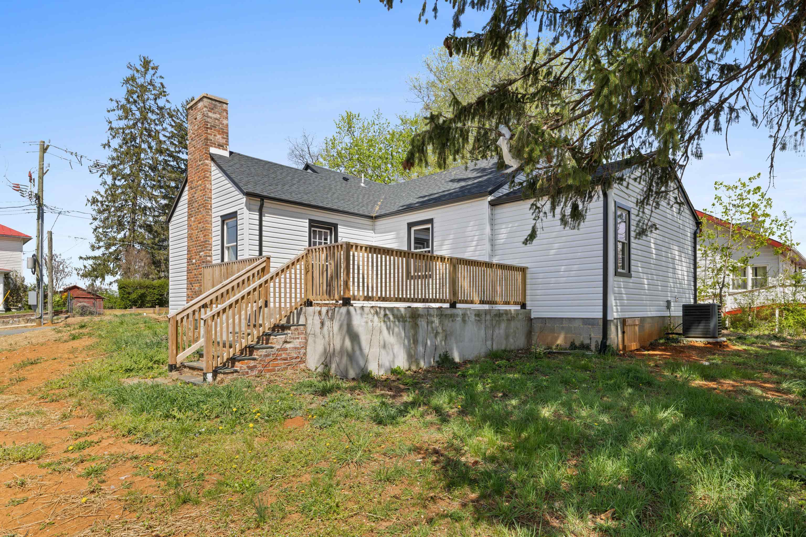 15 WEST HIGH ST, STUARTS DRAFT, Virginia 24477, 3 Bedrooms Bedrooms, ,2 BathroomsBathrooms,Residential,15 WEST HIGH ST,676980 MLS # 676980