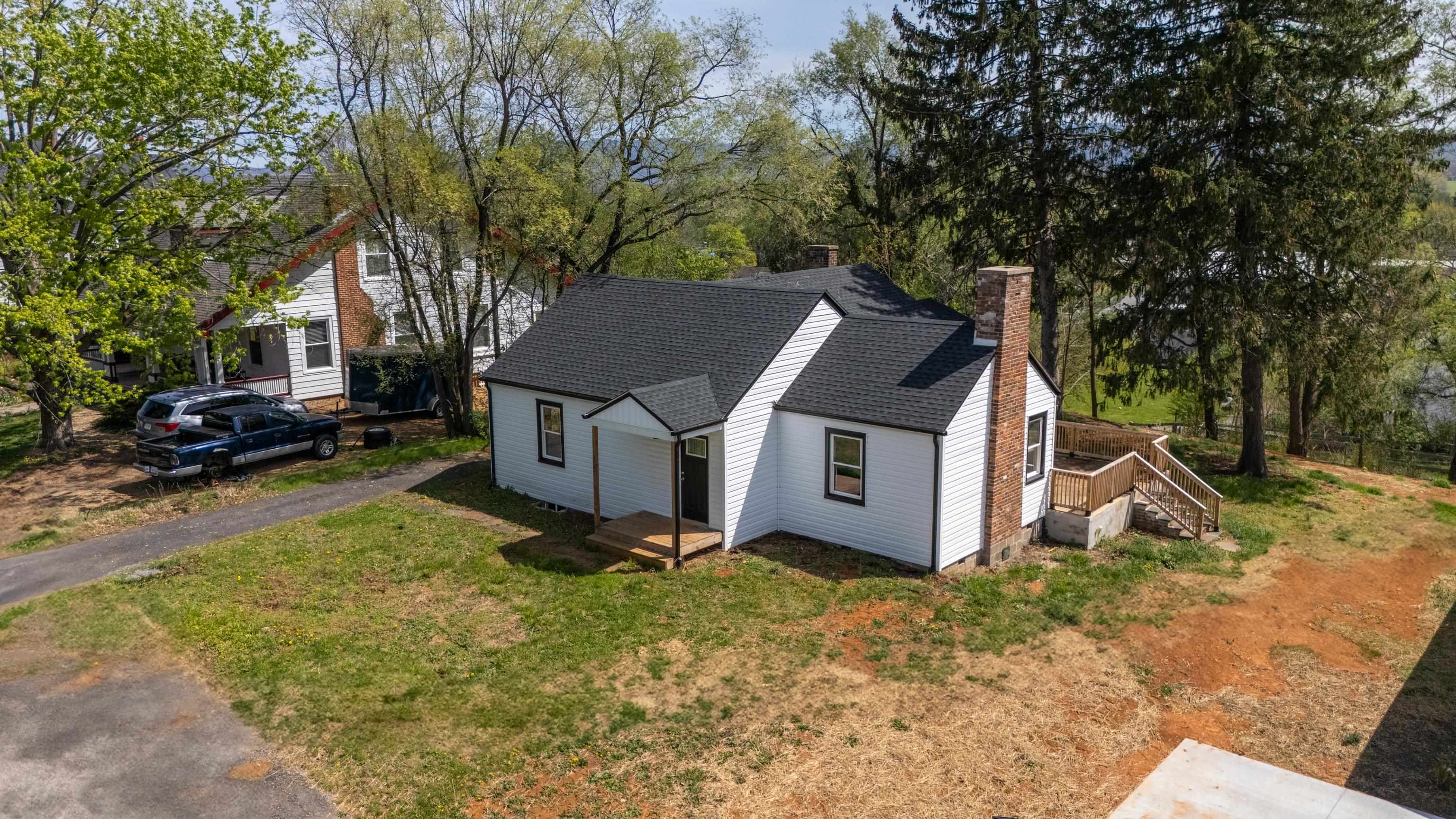 15 WEST HIGH ST, STUARTS DRAFT, Virginia 24477, 3 Bedrooms Bedrooms, ,2 BathroomsBathrooms,Residential,15 WEST HIGH ST,676980 MLS # 676980