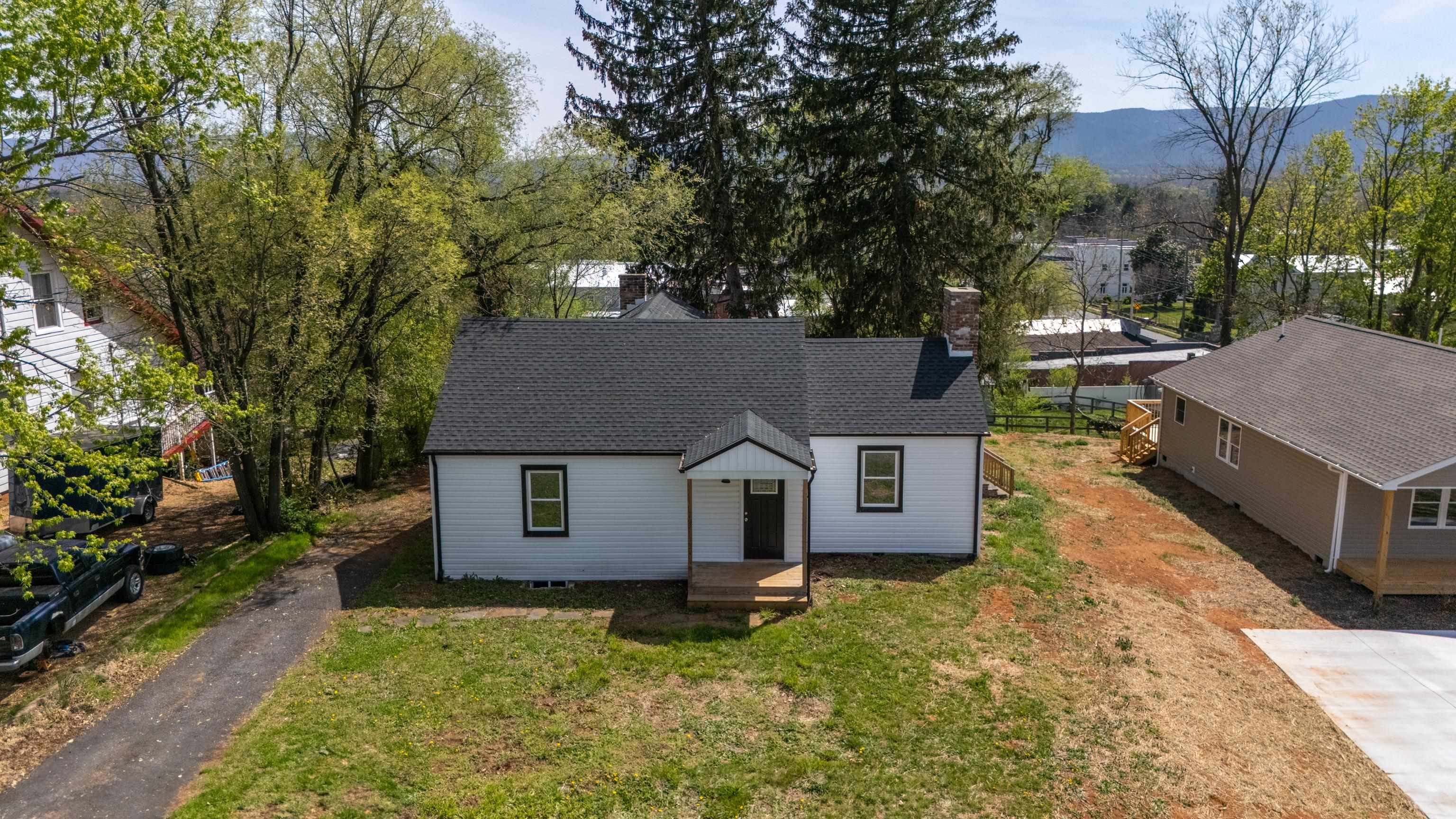 15 WEST HIGH ST, STUARTS DRAFT, Virginia 24477, 3 Bedrooms Bedrooms, ,2 BathroomsBathrooms,Residential,15 WEST HIGH ST,676980 MLS # 676980